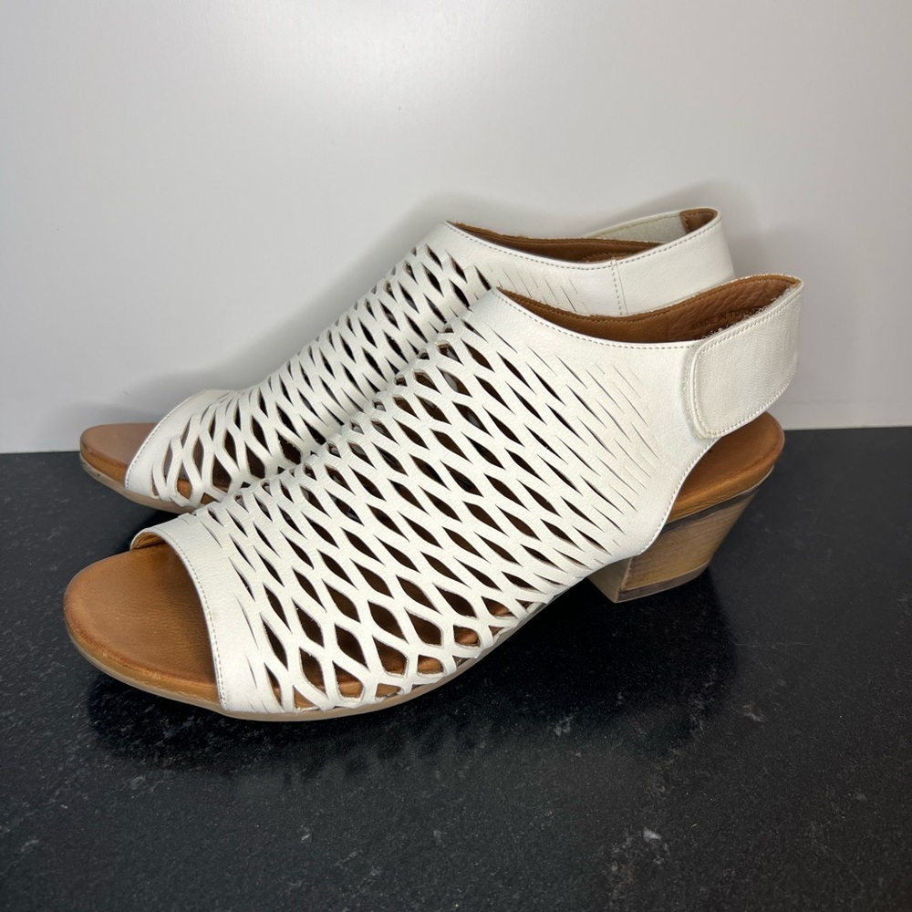 Bueno Women's White Mesh Cutout Sandals